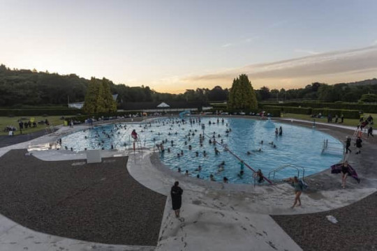 UK Lotto Millionaires Help Renovate Ilkley Lido
