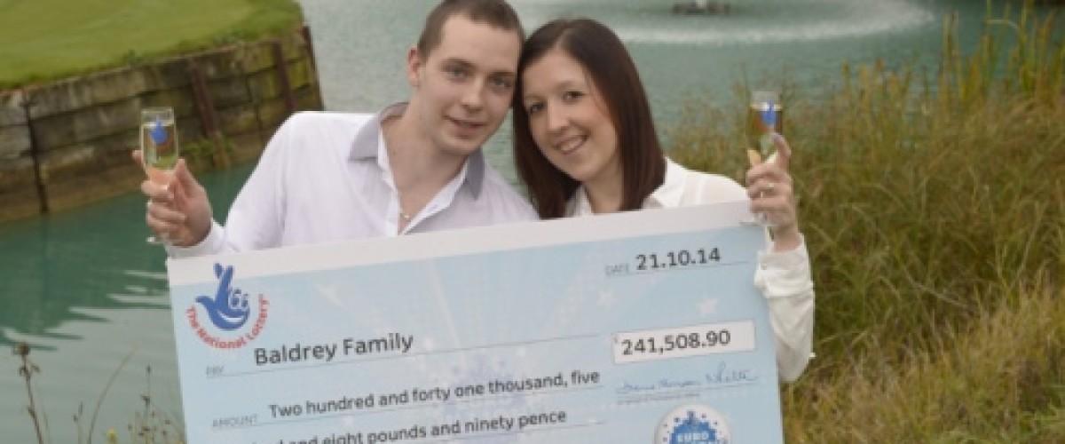 Young Couple can Enjoy Dream Wedding after £240,000 EuroMillions Win