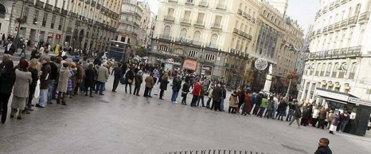 Spanish Christmas Lottery: Queues of up to four hours at “Doña Manolita” to buy tickets for the draw