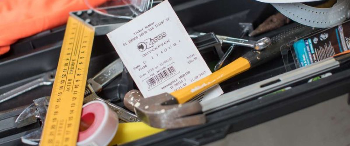 Melbourne construction worker downs tools after Oz Lotto win