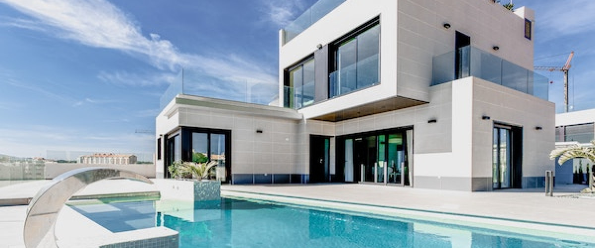 Another Luxury Mansion For $2 billion Powerball Winner